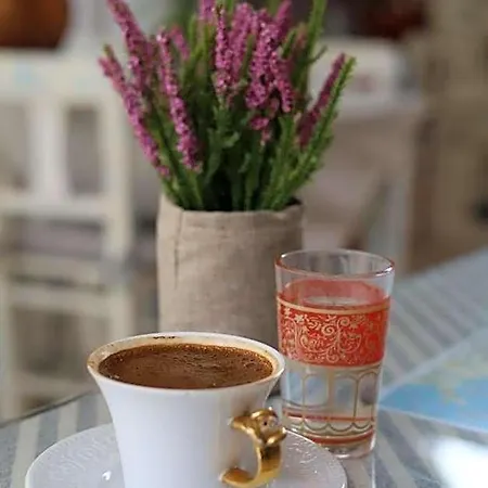 Monat Alacati Ciftlikkoyu